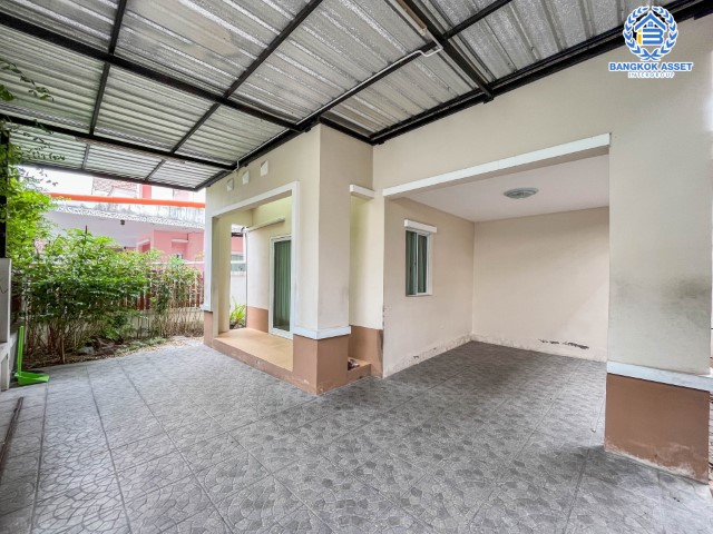 บ้านแฝดมือสองย่านนนทบุรี ม.ลลิลอินเดอะพาร์ค บางใหญ่-กาญจนภิเษก เนื้อที่กว้างขวางถึงเกือบ 40 ตร.ว. ฟังก์ชัน 3 ห้องนอน 2 ห้องน้ำ 1 ที่จอดรถ บนทำเลดี เดินทางสะดวก ใกล้เซ็นทรัลเวสต์เกต, ทางด่วน "กาญจนาภิเษก" เพียง 10 นาทีถึงรถไฟฟ้าสายสีม่วง "สถานีสามแยกบางใหญ่"...